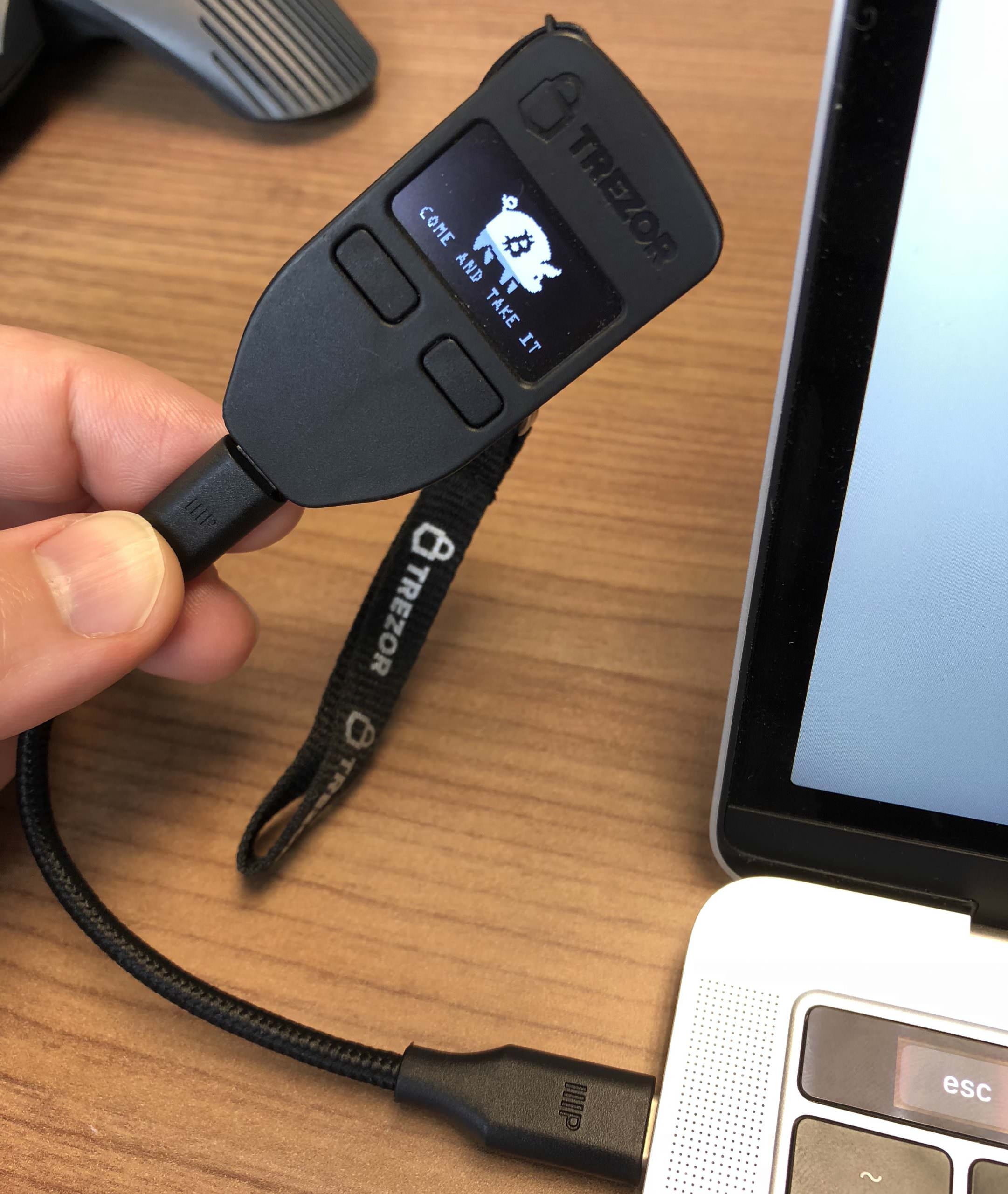 Hardware wallet and steel backup for protecting a recovery seed